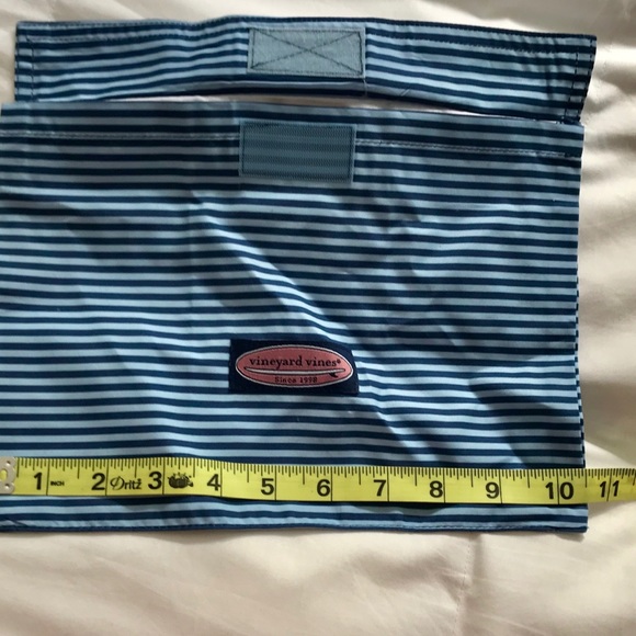 Vineyard Vines pouch in blue stripes - Picture 4 of 5